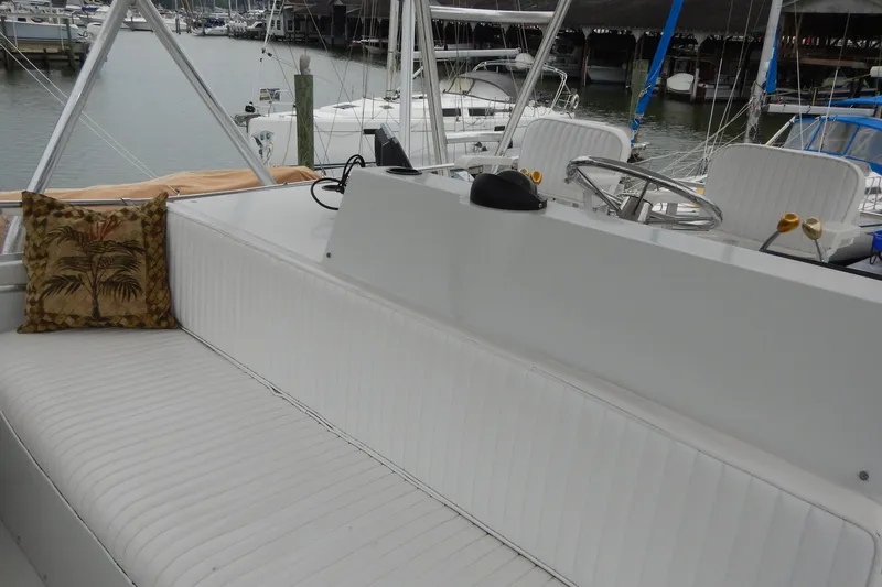 Slide: The Image of Chris-Craft 392 Commander - 13