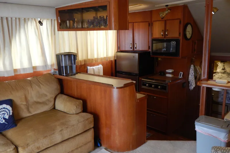 Slide: The Image of Chris-Craft 392 Commander - 16