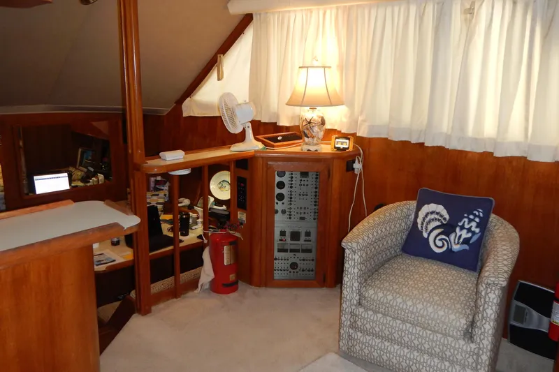 Slide: The Image of Chris-Craft 392 Commander - 17