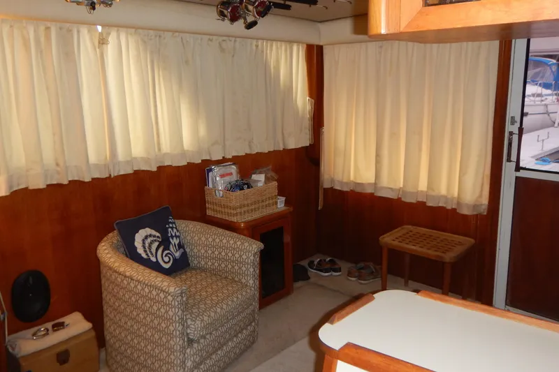 Slide: The Image of Chris-Craft 392 Commander - 19