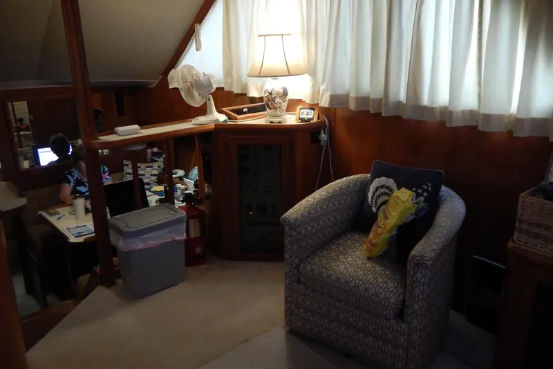 Slide: The Image of Chris-Craft 392 Commander - 22