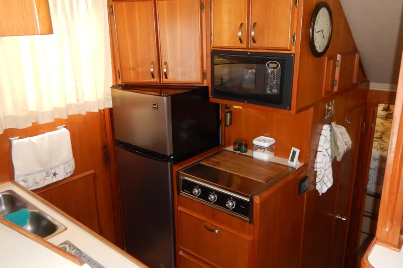 Slide: The Image of Chris-Craft 392 Commander - 25