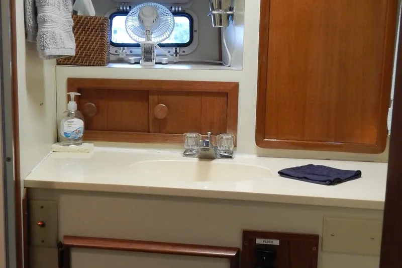 Slide: The Image of Chris-Craft 392 Commander - 30