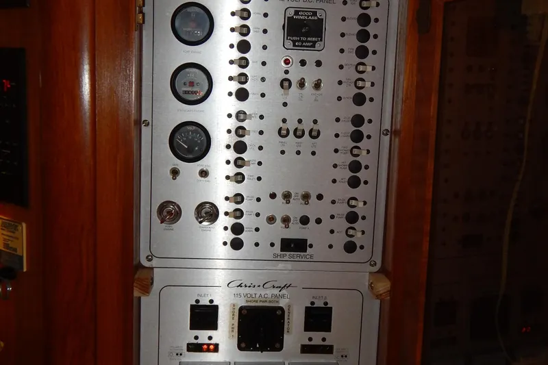 Slide: The Image of Chris-Craft 392 Commander - 33