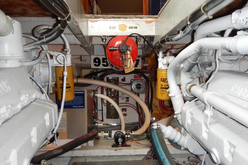 Slide: The Image of Chris-Craft 392 Commander - 34