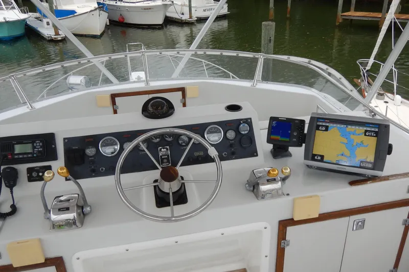 Slide: The Image of Chris-Craft 392 Commander - 8