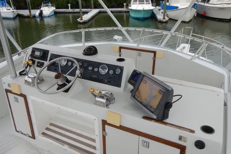 Slide: The Image of Chris-Craft 392 Commander - 9