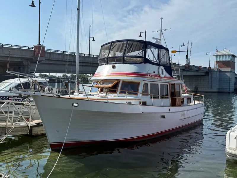 The Image of Marine Trader Tri-cabin 1986 - 0