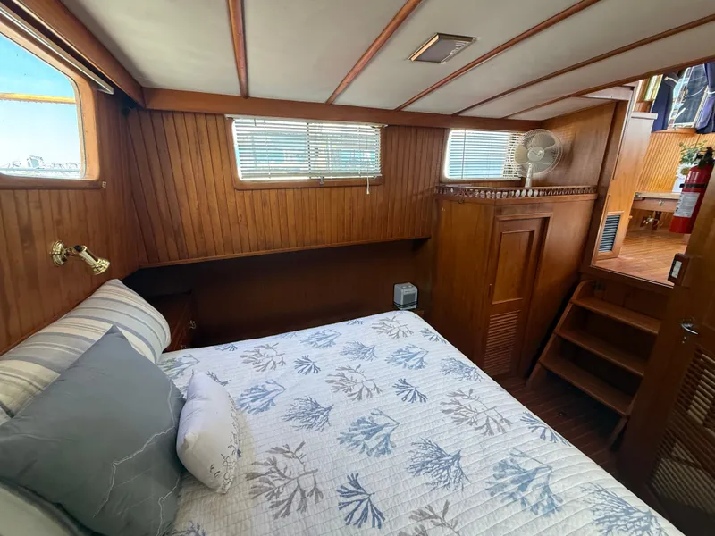 Slide: The Image of Marine Trader Tri-cabin 1986 - 14