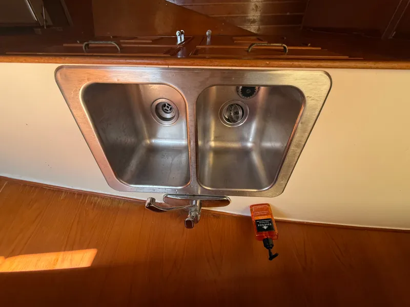 Slide: The Image of Marine Trader Tri-cabin 1986 - 25