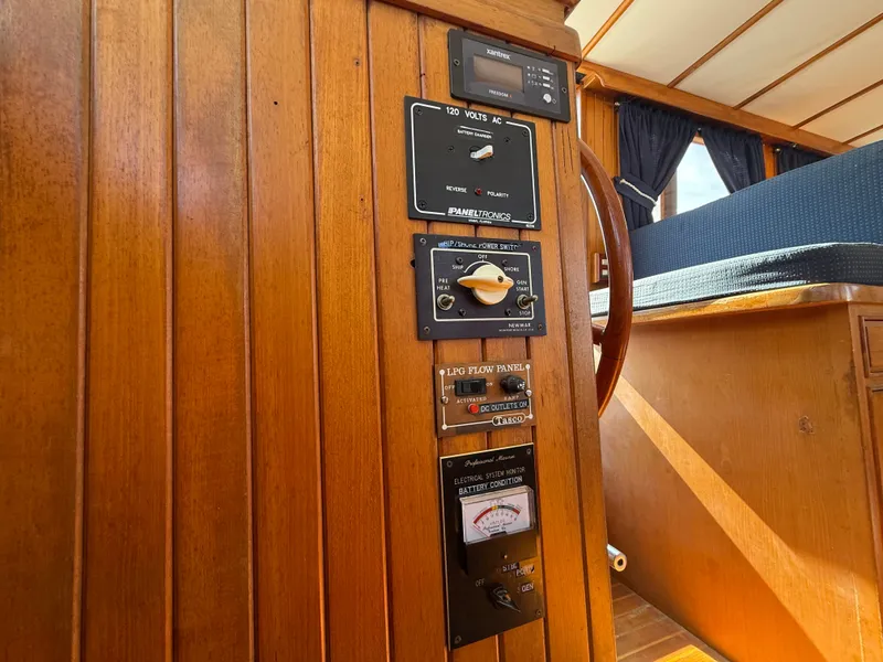 Slide: The Image of Marine Trader Tri-cabin 1986 - 27