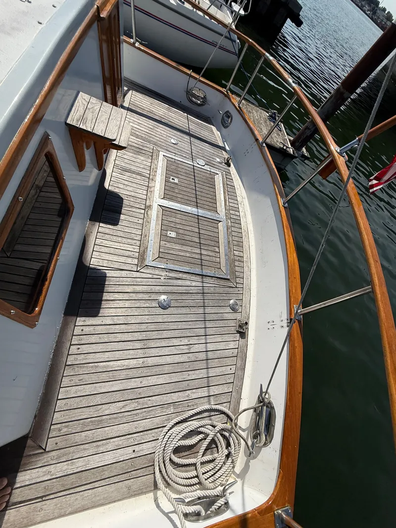 Slide: The Image of Marine Trader Tri-cabin 1986 - 29