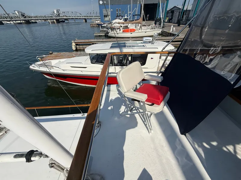 Slide: The Image of Marine Trader Tri-cabin 1986 - 31