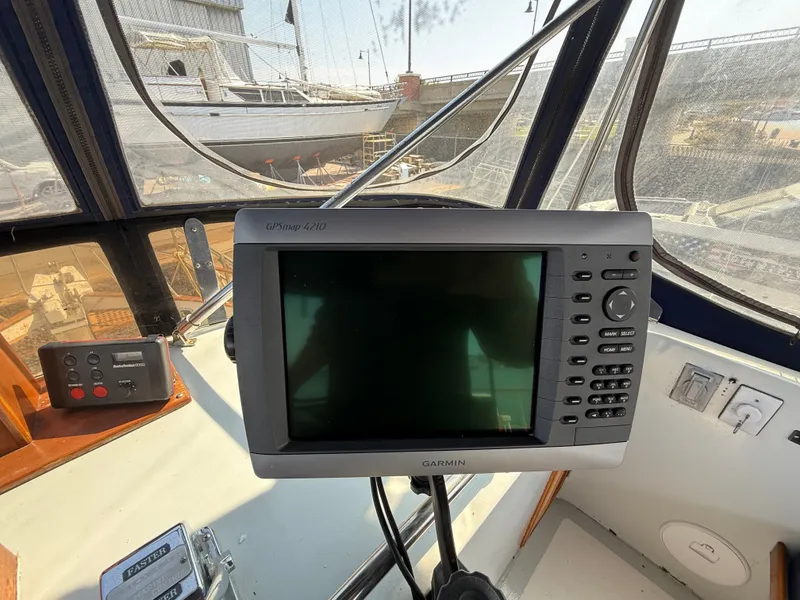 Slide: The Image of Marine Trader Tri-cabin 1986 - 38