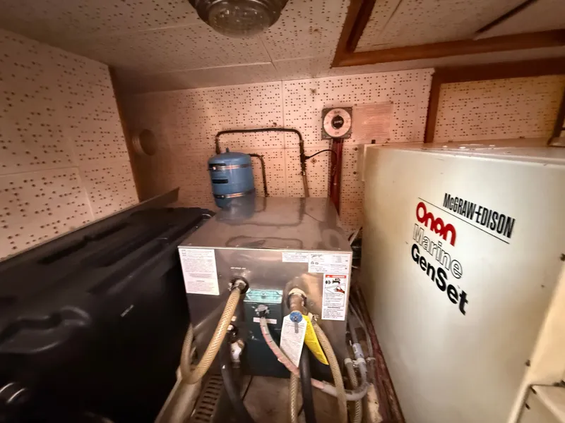 Slide: The Image of Marine Trader Tri-cabin 1986 - 45