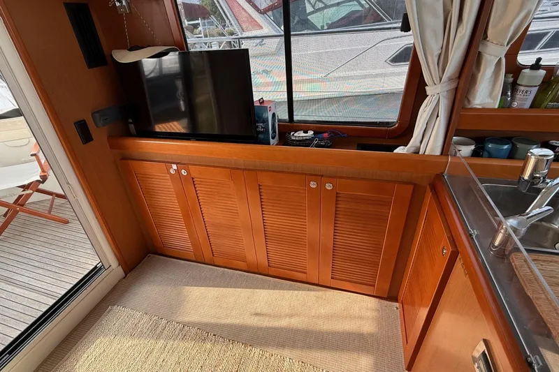 Slide: The Image of Beneteau Swift Trawler 34 - 18