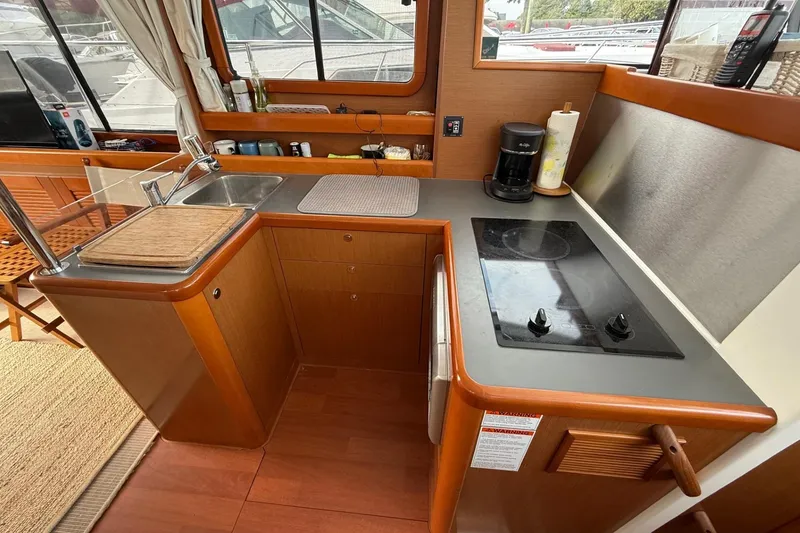 Slide: The Image of Beneteau Swift Trawler 34 - 22