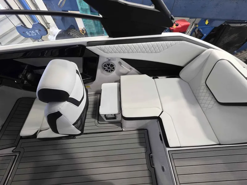 Slide: The Image of Yamaha 222S 2026 - 23