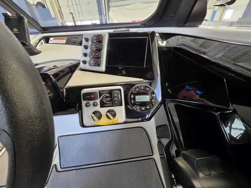 Slide: The Image of Yamaha AR220 2026 boat console with controls and display. - 15