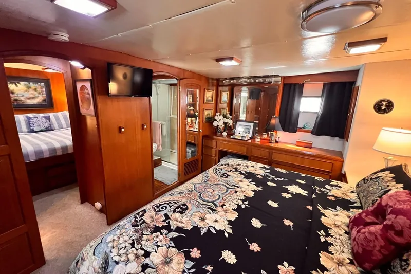 Slide: The Image of Luxurious 1985 Hartman-Palmer 60 Flush Deck Motor Yacht interior with elegant bedroom and ensuite. - 42