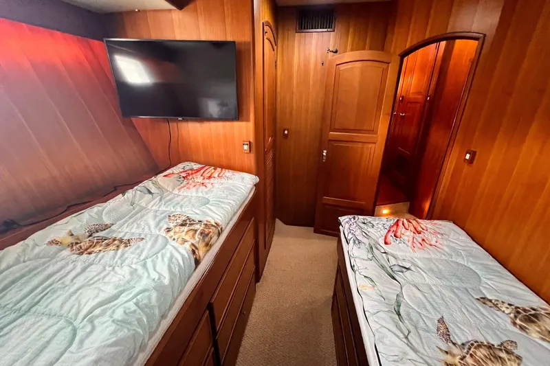 Slide: The Image of Interior of 1985 Hartman-Palmer 60 Flush Deck Motor Yacht with twin beds and TV. - 51