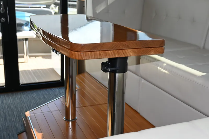 Slide: The Image of Main Salon TV - 32