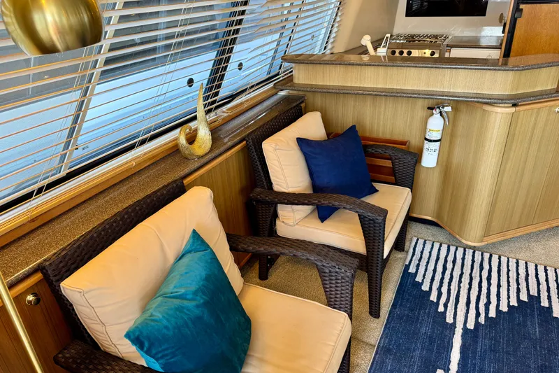 Slide: The Image of Interior of 2000 Bayliner 4788 Pilot House Motoryacht with cozy seating and modern decor. - 11