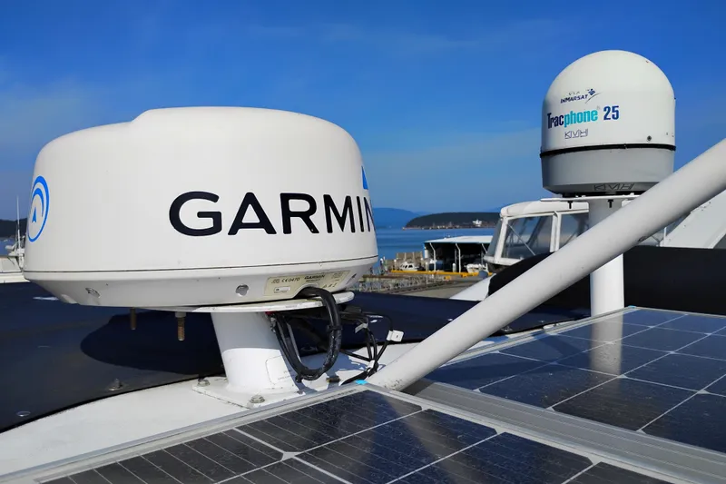 Slide: The Image of 2000 Bayliner 4788 Pilot House Motoryacht with Garmin and TracPhone antennas on deck. - 27