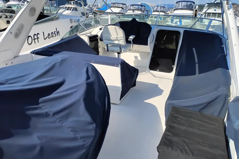Slide: The Image of 2000 Bayliner 4788 Pilot House Motoryacht interior with blue covers and seating. - 35