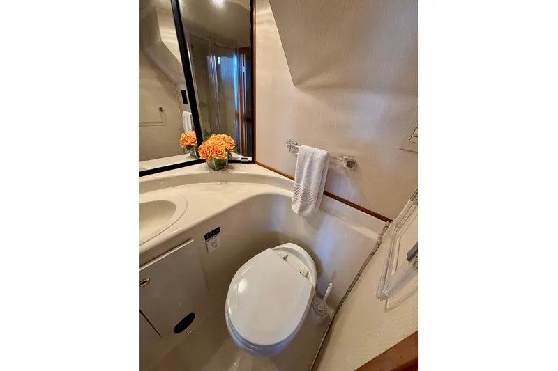Slide: The Image of Bathroom interior of 2000 Bayliner 4788 Pilot House Motoryacht with flowers and towel. - 50