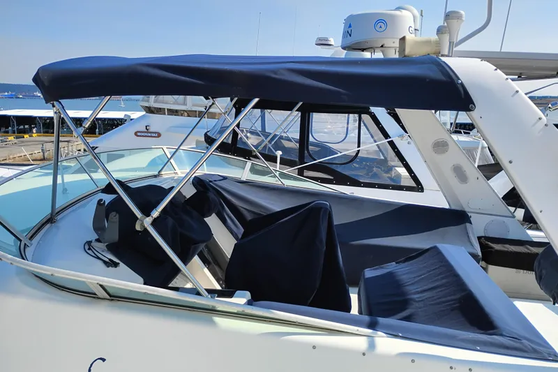 Slide: The Image of 2000 Bayliner 4788 Pilot House Motoryacht with blue canopy and covered seating area. - 69