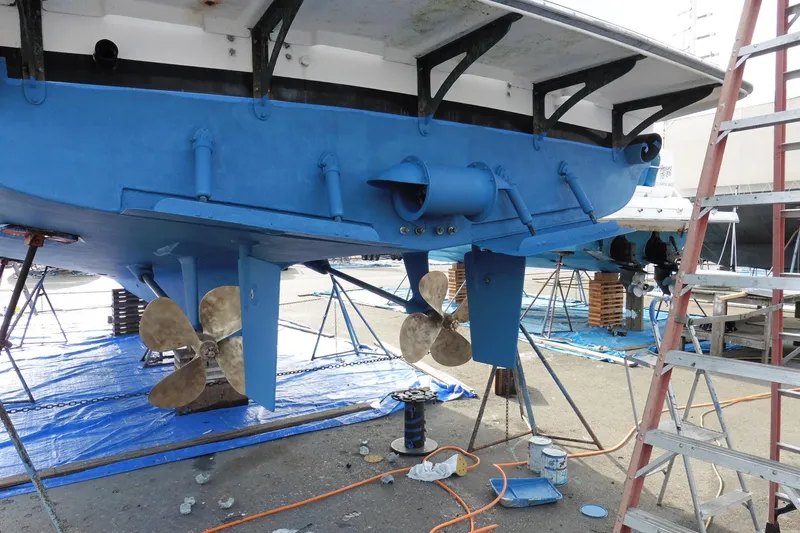 Slide: The Image of 1997 Ocean Alexander 426 Classico Sedan undergoing maintenance with visible propellers and blue hull. - 109