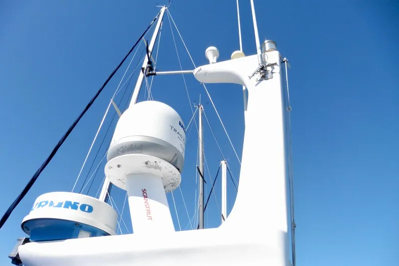 Slide: The Image of Cockpit of 2000 Ocean Alexander 423 Classico yacht with steering wheel and seating. - 19