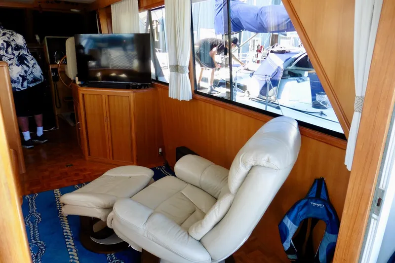 Slide: The Image of Covered seating area on a 2000 Ocean Alexander 423 Classico yacht at a marina. - 29