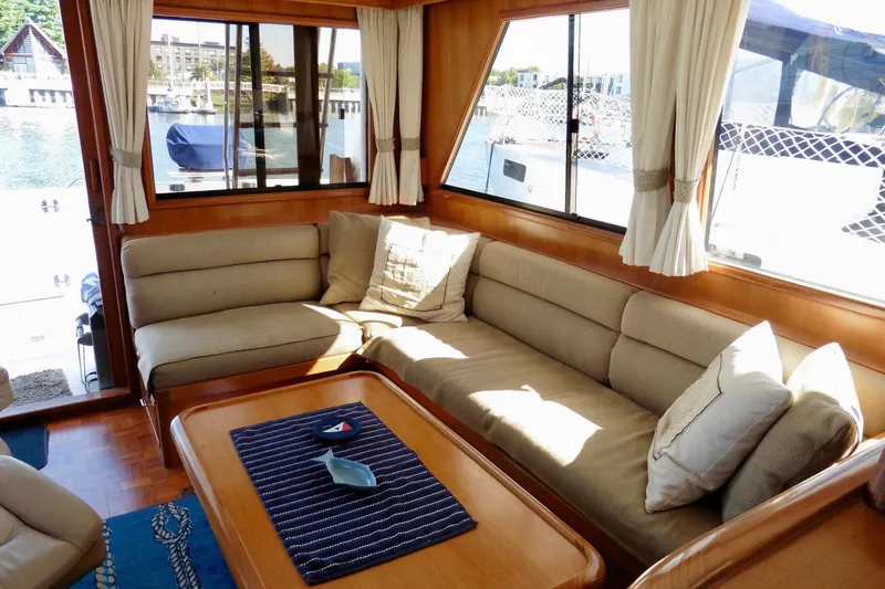 Slide: The Image of Honda 15 outboard motor on 2000 Ocean Alexander 423 Classico boat at dock. - 32