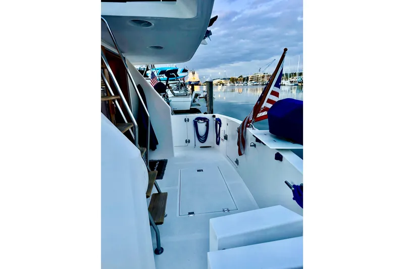 Slide: The Image of 2000 Ocean Alexander 423 Classico yacht on calm water, surrounded by trees. - 5