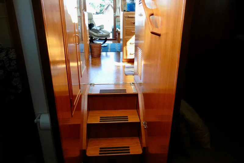 Slide: The Image of Control panel of 2000 Ocean Alexander 423 Classico yacht with gauges and keychains. - 55