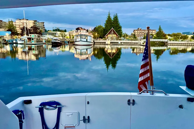 Slide: The Image of Ocean Alexander 423 Classico yacht, 2000 model, on serene water with American flag. - 6