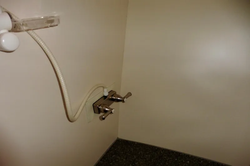 Slide: The Image of Maxwell anchor winch control panel on 2000 Ocean Alexander 423 Classico yacht. - 61