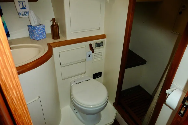 Slide: The Image of TankWatch 4 level monitor system on 2000 Ocean Alexander 423 Classico yacht. - 74