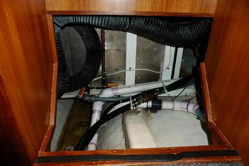 Slide: The Image of Interior of 2000 Ocean Alexander 423 Classico yacht with wooden vanity and mirror. - 88