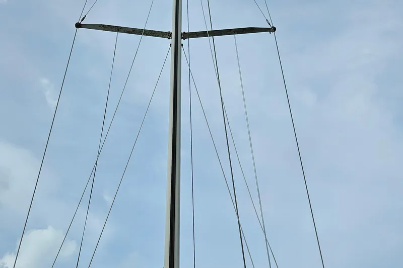 Slide: The Image of Mast and rigging of 1977 Peterson 34 Sloop against a clear sky. - 33