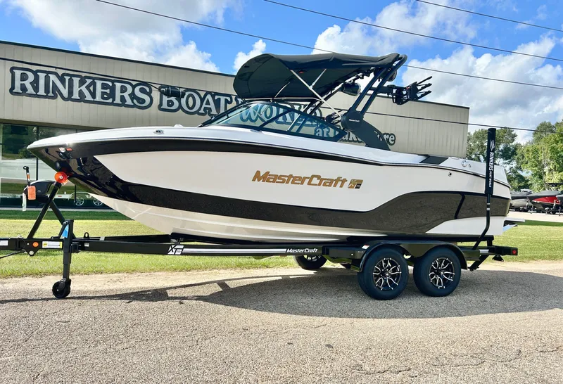 The Image of MasterCraft XT22 T 2026 - 1