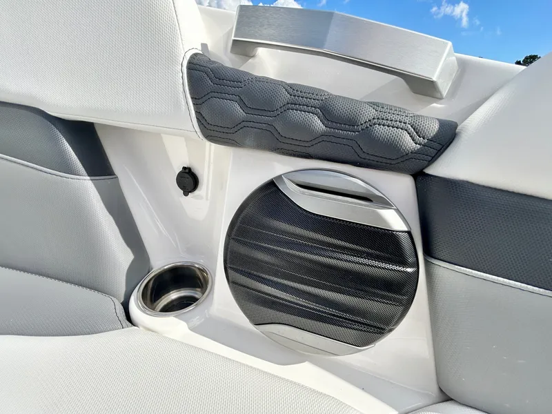 Slide: The Image of MasterCraft XT22 T 2026 - 18