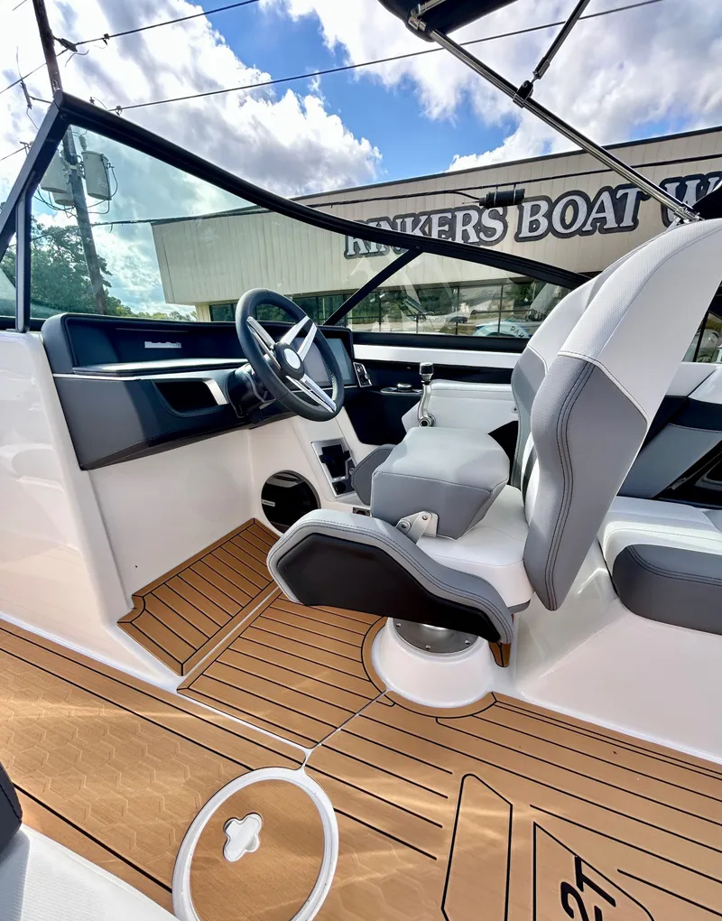 Slide: The Image of MasterCraft XT22 T 2026 - 21