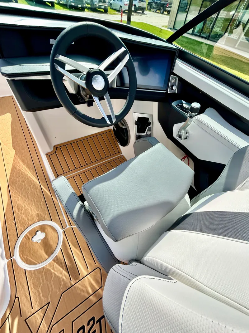 Slide: The Image of MasterCraft XT22 T 2026 - 22