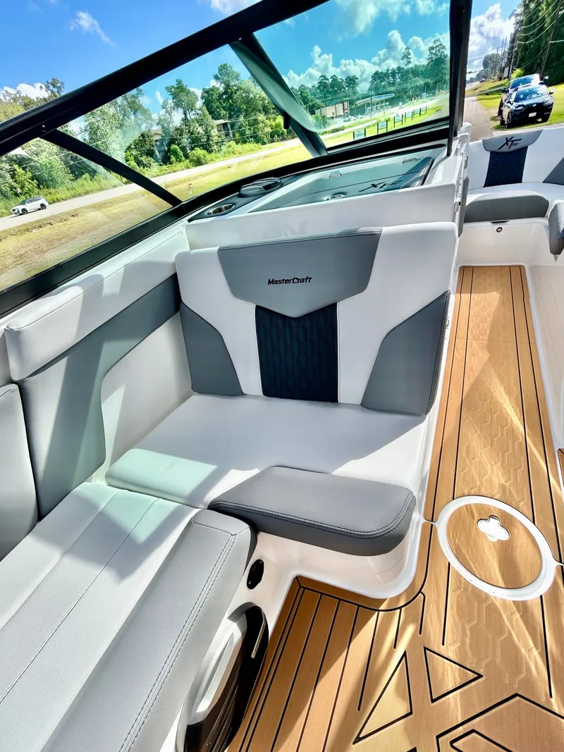 Slide: The Image of MasterCraft XT22 T 2026 - 27