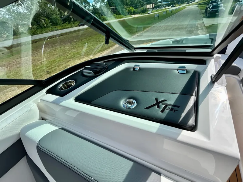 Slide: The Image of MasterCraft XT22 T 2026 - 28