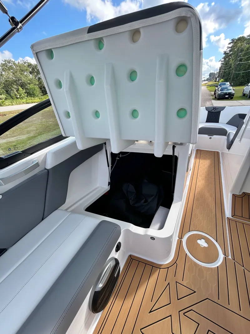 Slide: The Image of MasterCraft XT22 T 2026 - 30