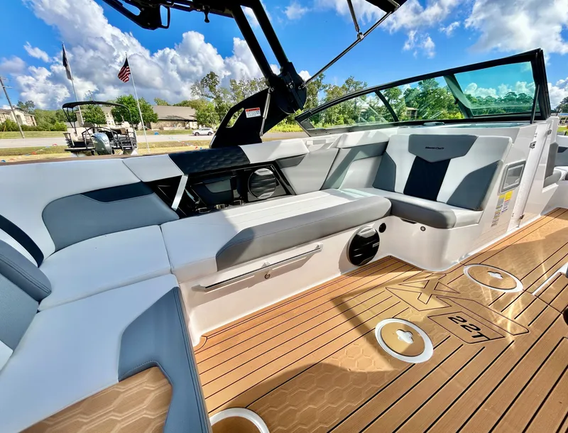 Slide: The Image of MasterCraft XT22 T 2026 - 32